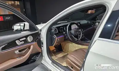 Mercedes-Benz E-Class 2021 3.0 Автомат в Москве № 141268, миниатюра 2