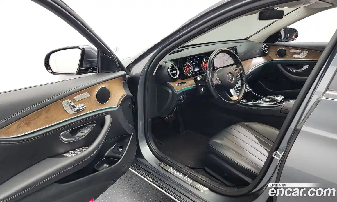 Mercedes-Benz E-Class 2018 1.9 Автомат в Москве № 142565, фото 17