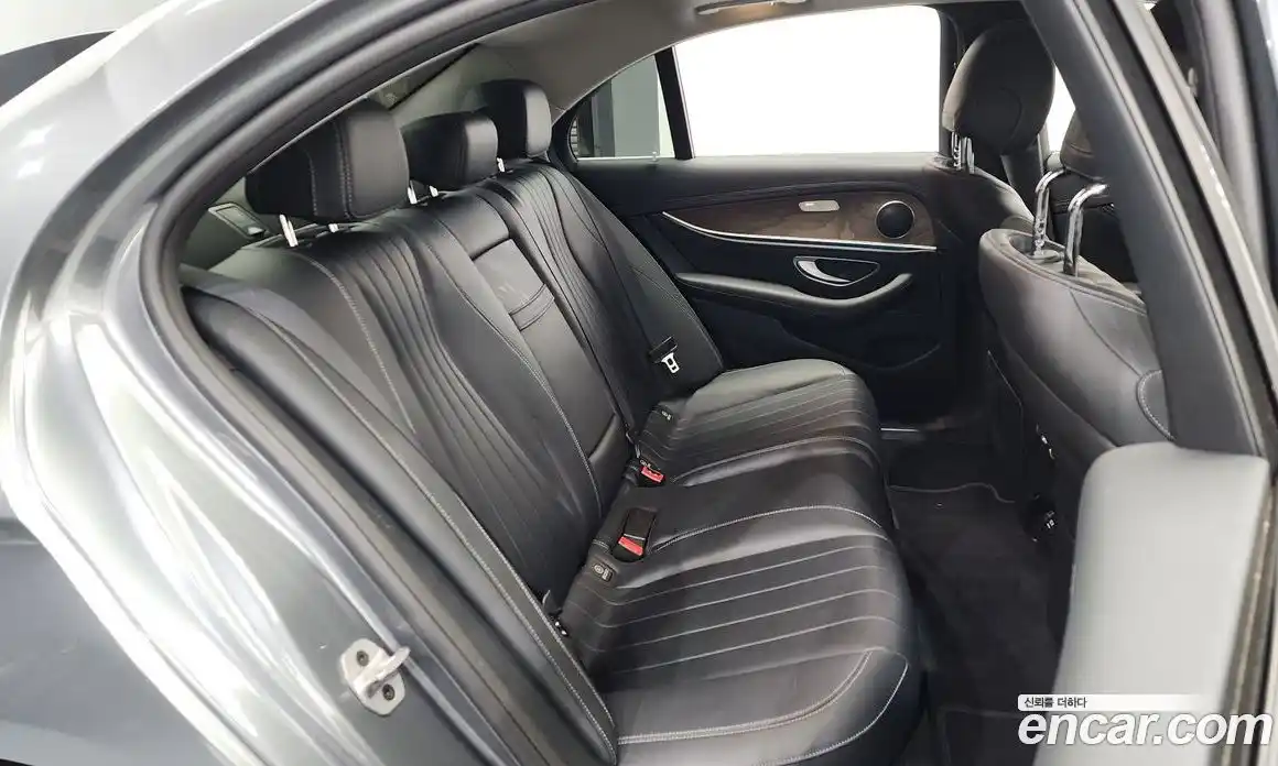 Mercedes-Benz E-Class 2018 1.9 Автомат в Москве № 142565, фото 10