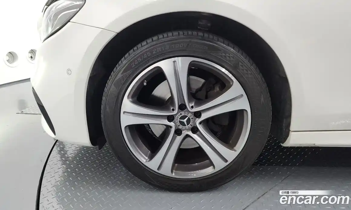 Mercedes-Benz E-Class 2019 1.9 Автомат в Москве № 142729, фото 8