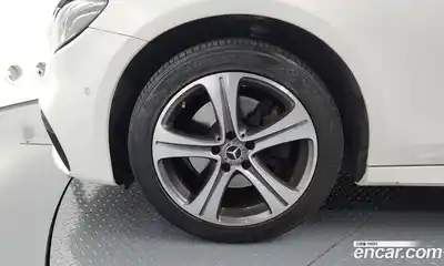 Mercedes-Benz E-Class 2019 1.9 Автомат в Москве № 142729, миниатюра 8