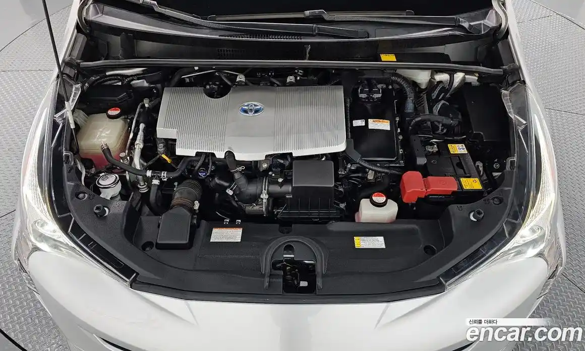 Toyota Prius 2016 1.8 Автомат в Москве № 151229, фото 11