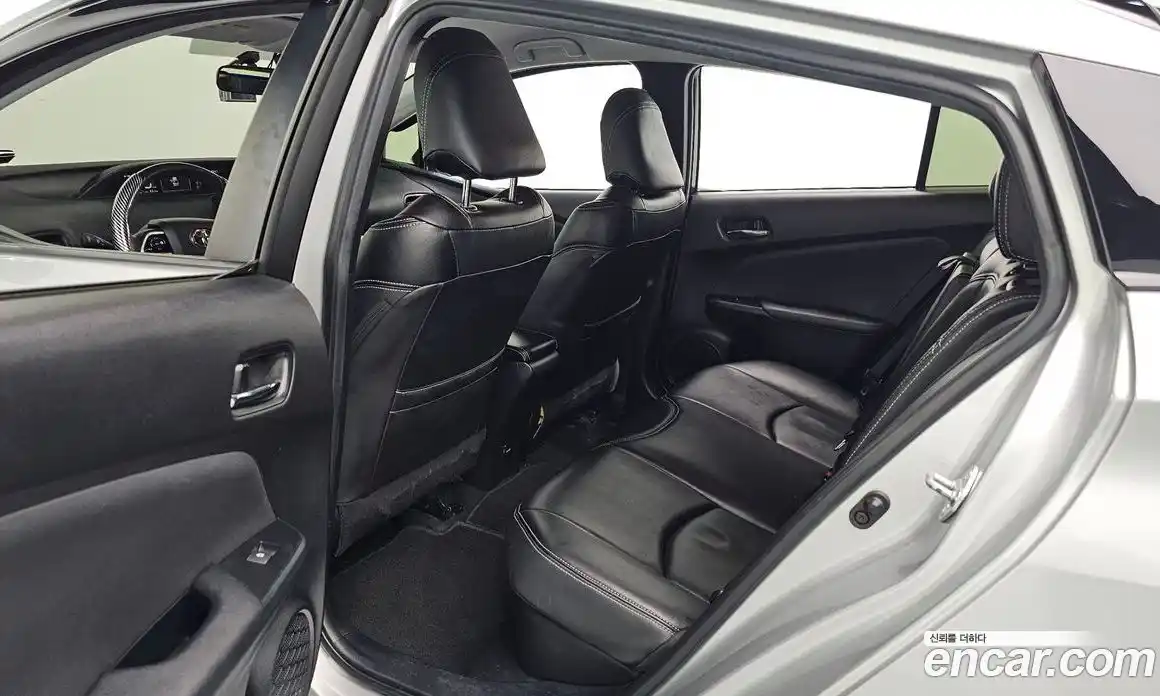 Toyota Prius 2016 1.8 Автомат в Москве № 151229, фото 16