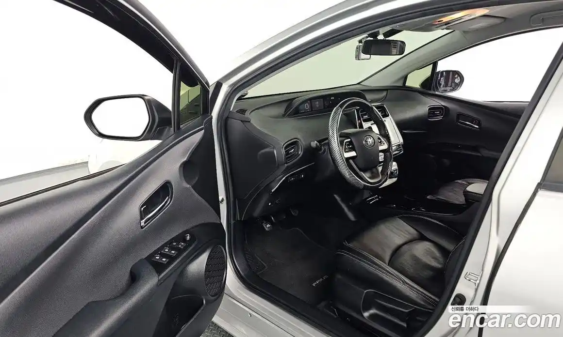 Toyota Prius 2016 1.8 Автомат в Москве № 151229, фото 17