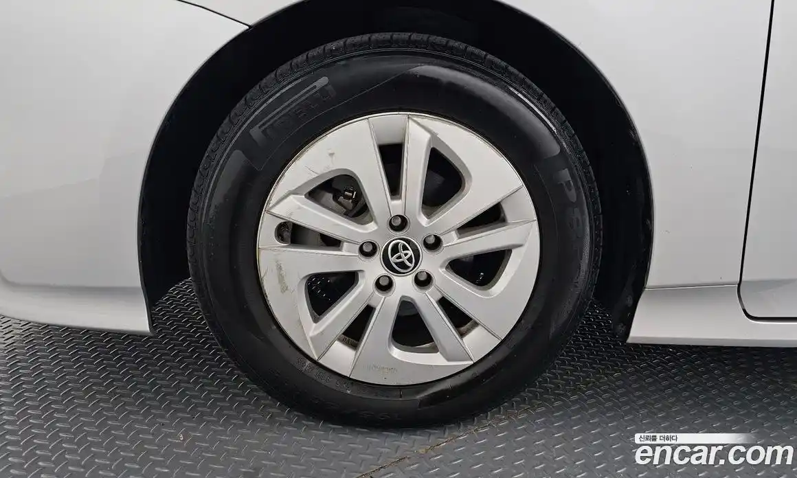 Toyota Prius 2016 1.8 Автомат в Москве № 151229, фото 3