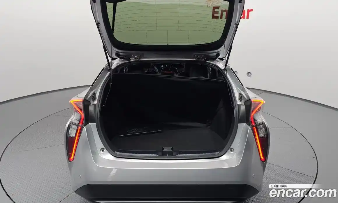 Toyota Prius 2016 1.8 Автомат в Москве № 151229, фото 4