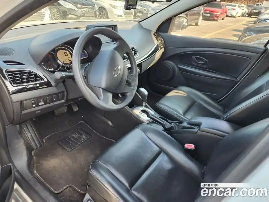 Renault SM3 2016 1.6 Автомат в Москве № 152364, фото 15