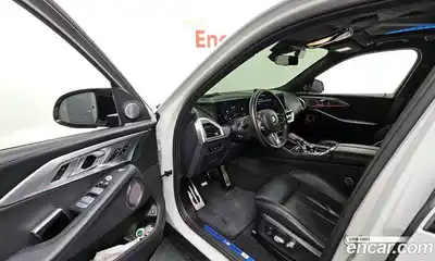 BMW XM 2024 4.4 Автомат в Москве № 154629, миниатюра 3