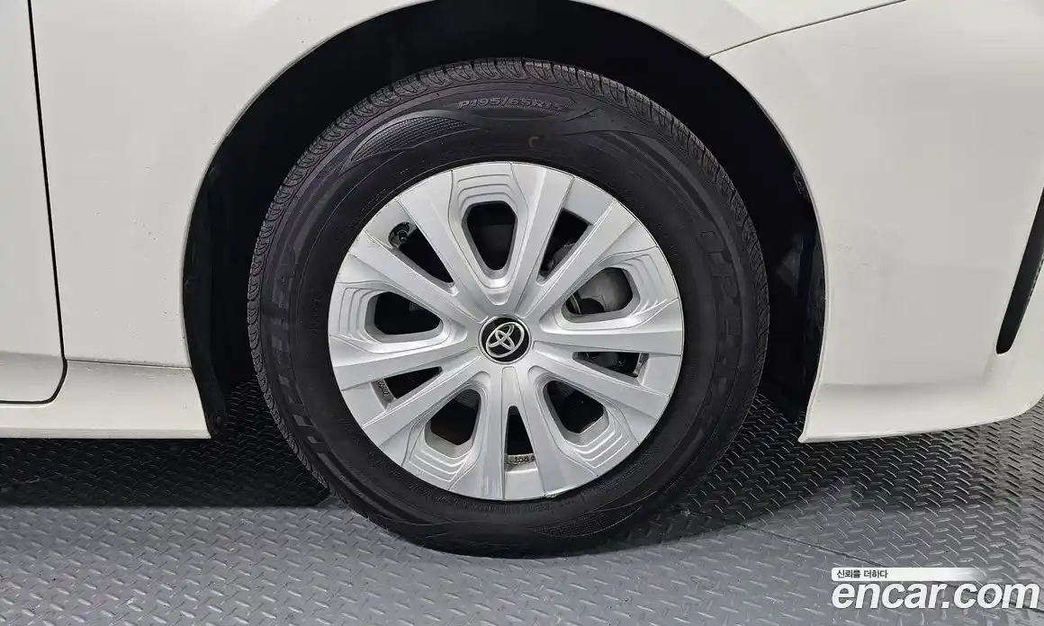 Toyota Prius 2019 1.8 Автомат в Москве № 156234, фото 19