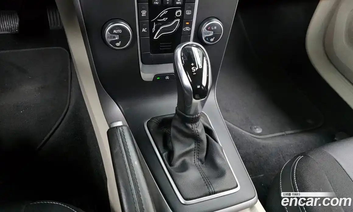 Volvo V40 2014 1.6 Автомат в Москве № 161919, фото 14