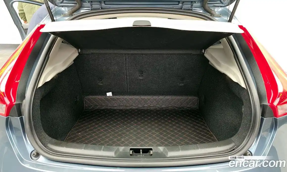 Volvo V40 2014 1.6 Автомат в Москве № 161919, фото 15