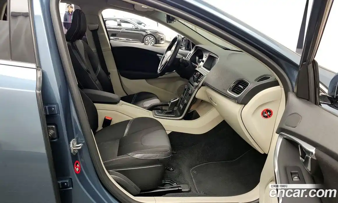 Volvo V40 2014 1.6 Автомат в Москве № 161919, фото 16