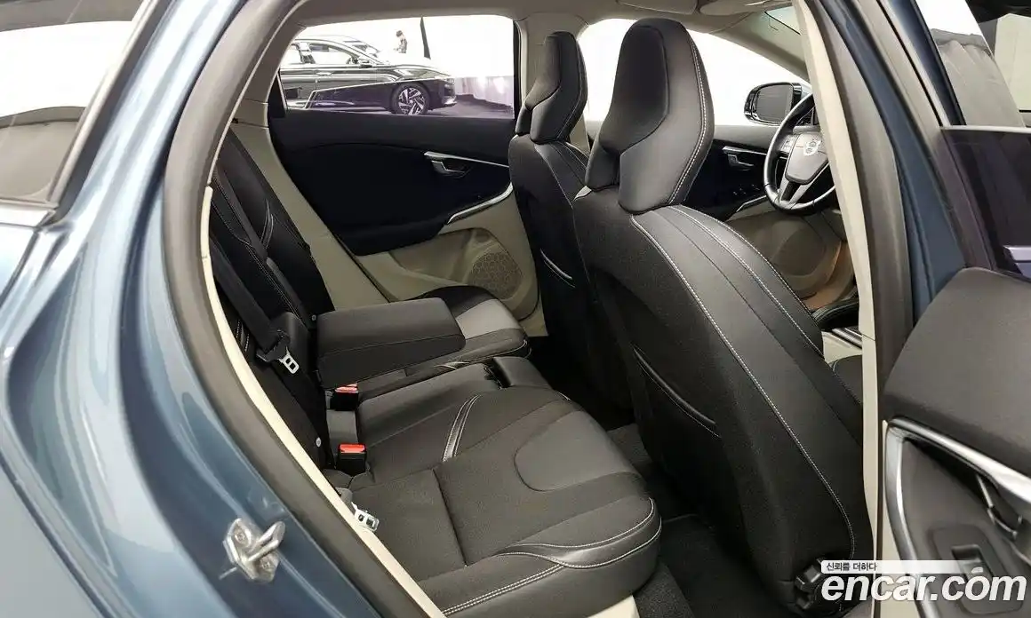 Volvo V40 2014 1.6 Автомат в Москве № 161919, фото 9