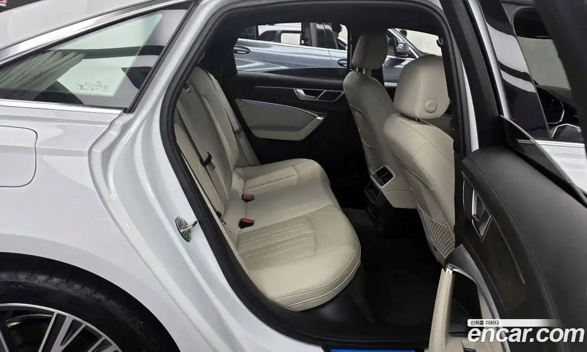 Audi A6 2023 2.0 Автомат в Москве № 163779, фото 12