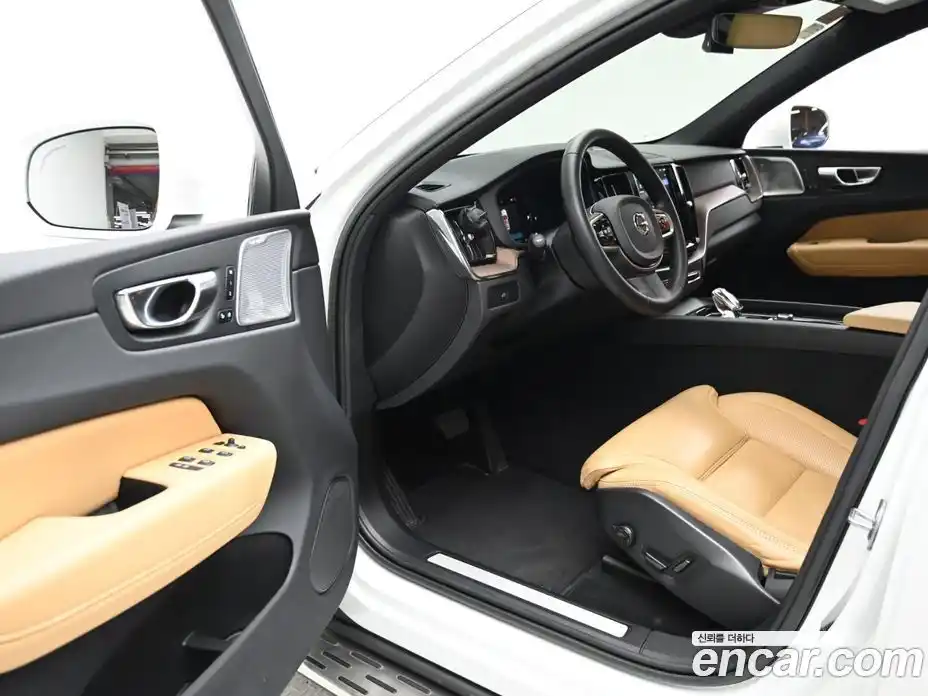 Volvo XC60 2023 2.0 Автомат в Москве № 164317, фото 11