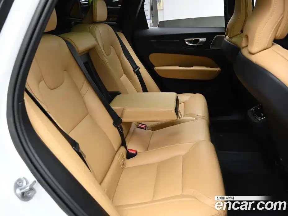 Volvo XC60 2023 2.0 Автомат в Москве № 164317, фото 12