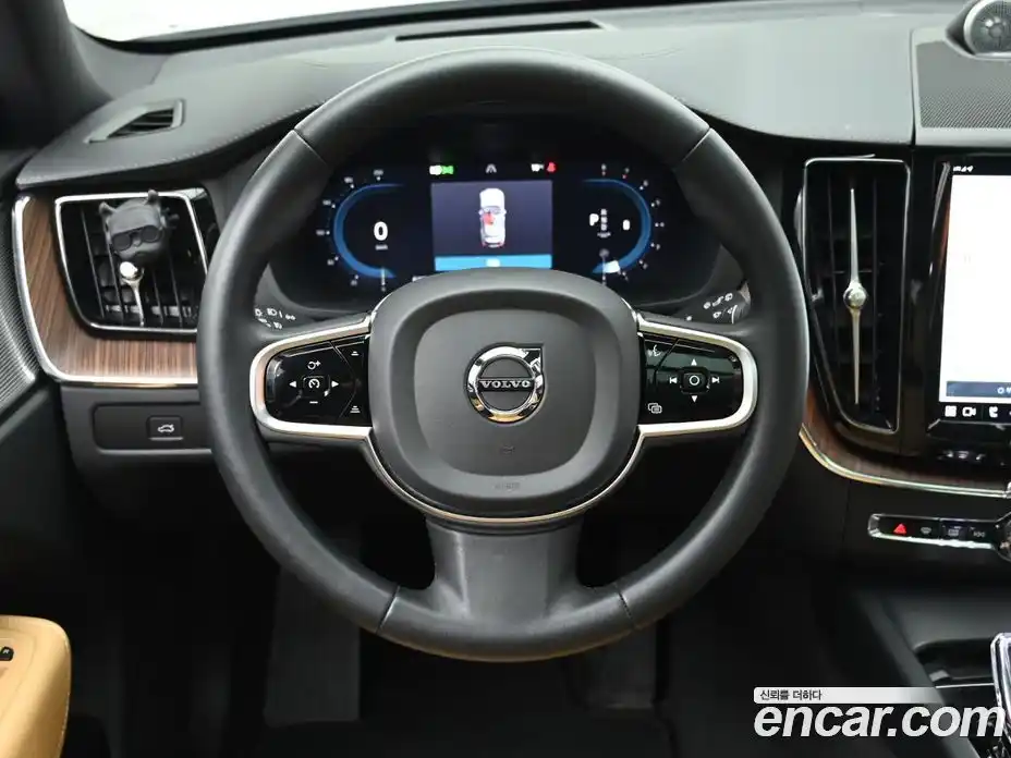 Volvo XC60 2023 2.0 Автомат в Москве № 164317, фото 13
