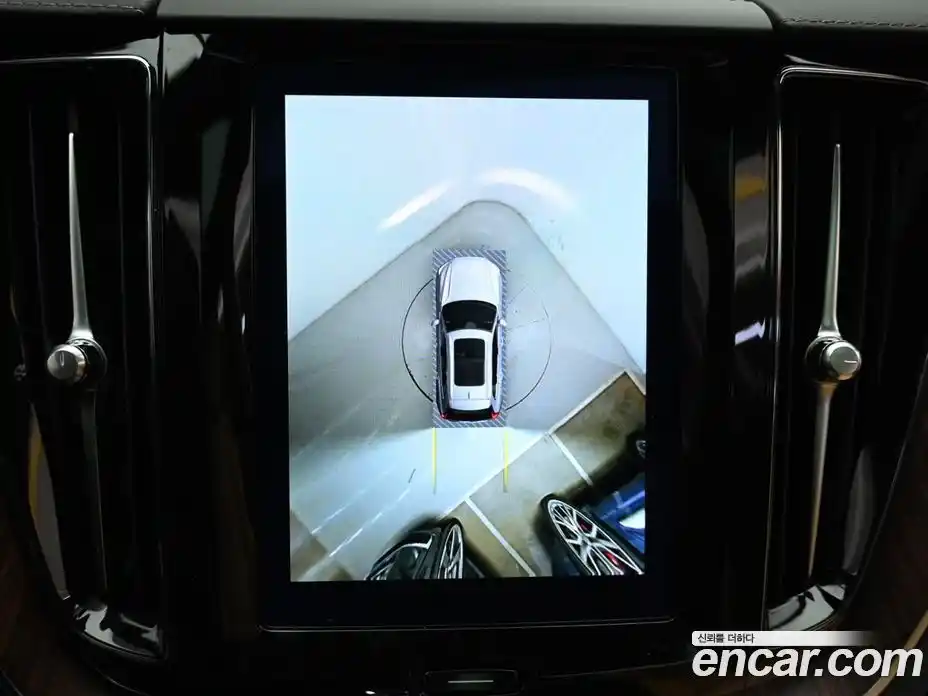 Volvo XC60 2023 2.0 Автомат в Москве № 164317, фото 15