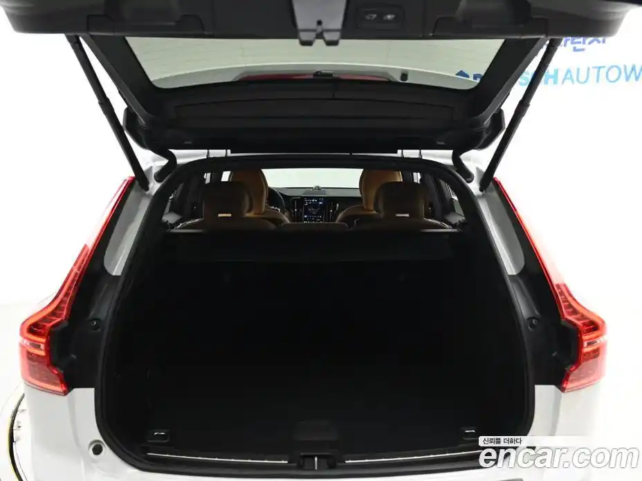 Volvo XC60 2023 2.0 Автомат в Москве № 164317, фото 20