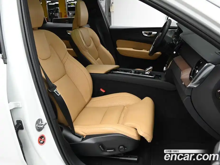 Volvo XC60 2023 2.0 Автомат в Москве № 164317, фото 10