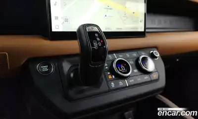 Land Rover Defender, 2024