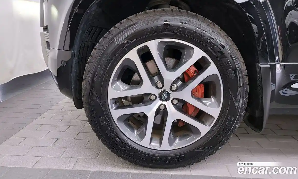 Land Rover Defender 2024 3.0 Автомат в Москве № 166058, фото 2