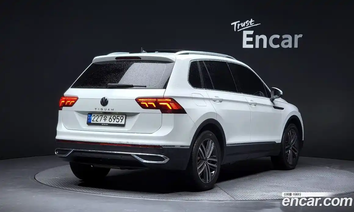 Volkswagen Tiguan 2023 2.0 Автомат в Москве № 168680, фото 3