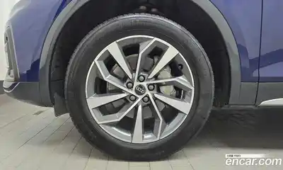 Audi Q5 2023 2.0 Автомат в Москве № 196097, миниатюра 2