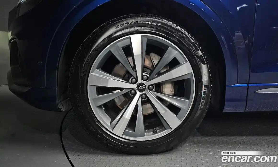 Audi Q8 2021 3.0 Автомат в Москве № 196463, фото 3