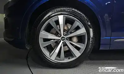 Audi Q8 2021 3.0 Автомат в Москве № 196463, миниатюра 3