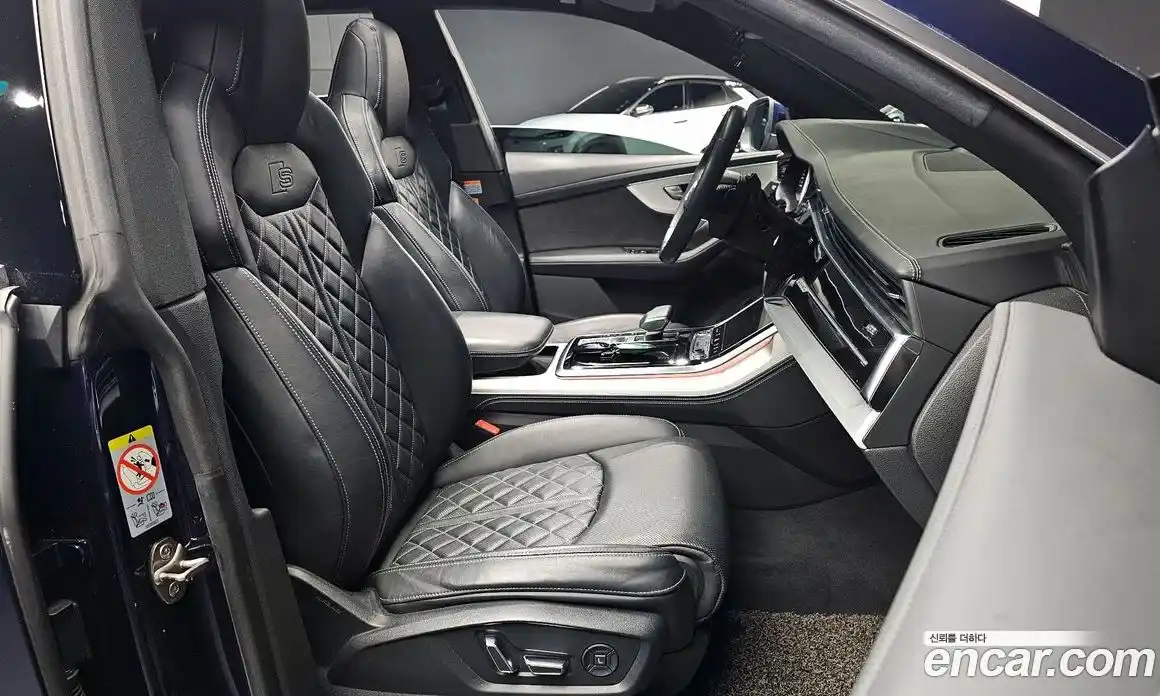 Audi Q8 2021 3.0 Автомат в Москве № 196463, фото 4