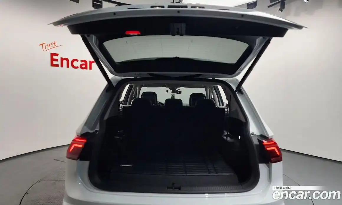 Volkswagen Tiguan 2023 2.0 Автомат в Москве № 199001, фото 16