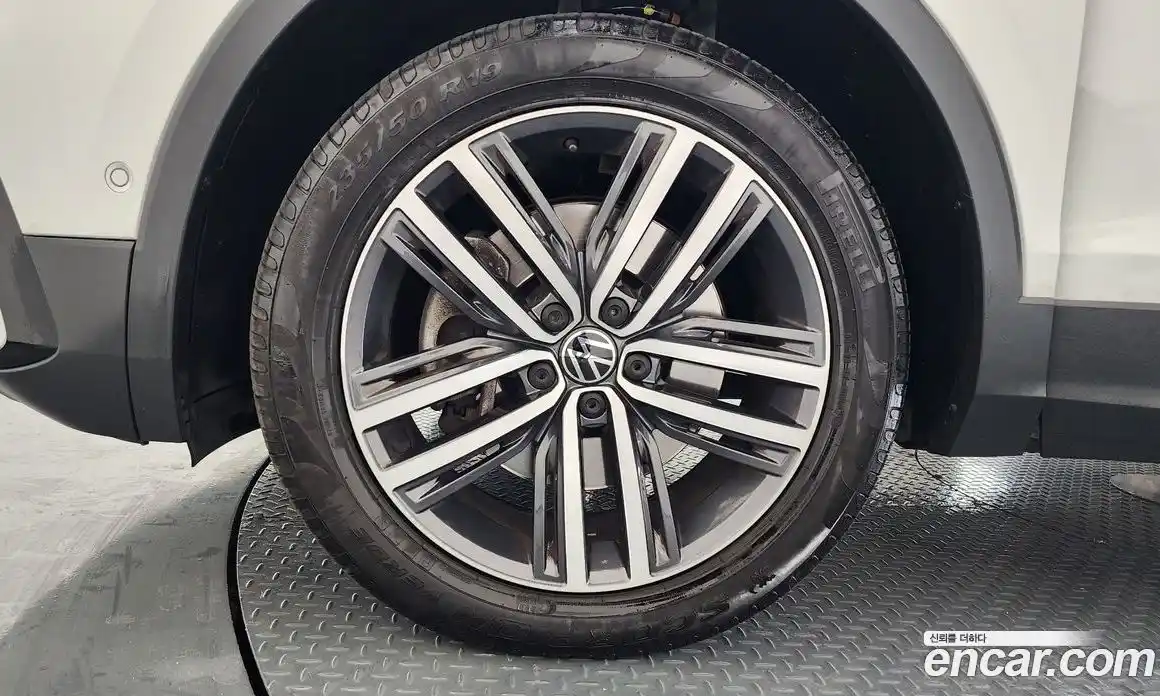 Volkswagen Tiguan 2023 2.0 Автомат в Москве № 199001, фото 20