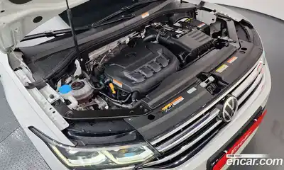 Volkswagen Tiguan 2023 2.0 Автомат в Москве № 199001, миниатюра 3