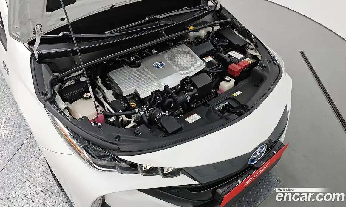 Toyota Prius 2017 1.8 Автомат в Москве № 199616, фото 6