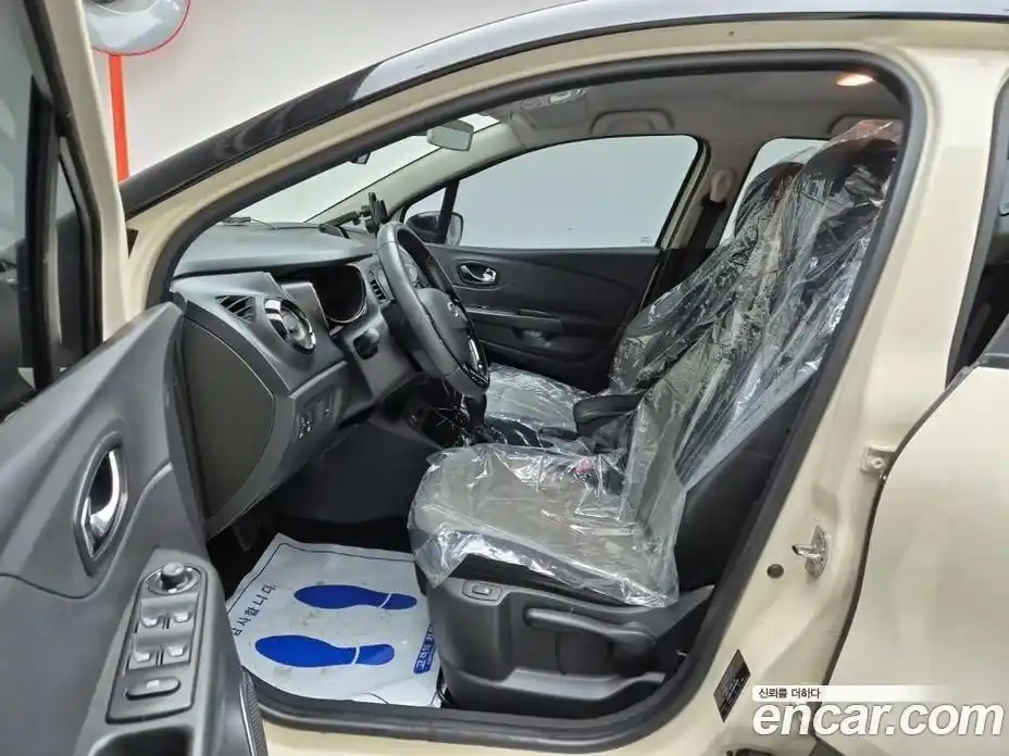 Renault QM3 2014 1.5 Автомат в Москве № 210067, фото 14