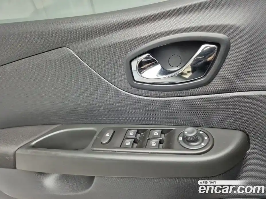 Renault QM3 2014 1.5 Автомат в Москве № 210067, фото 17