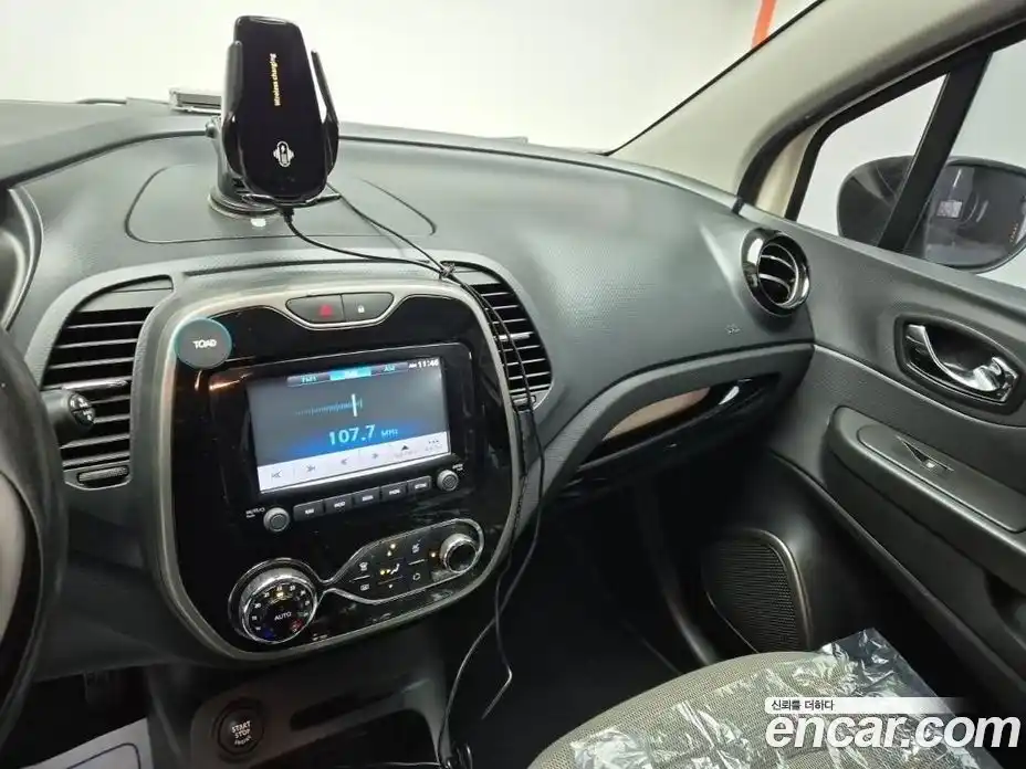 Renault QM3 2014 1.5 Автомат в Москве № 210067, фото 8