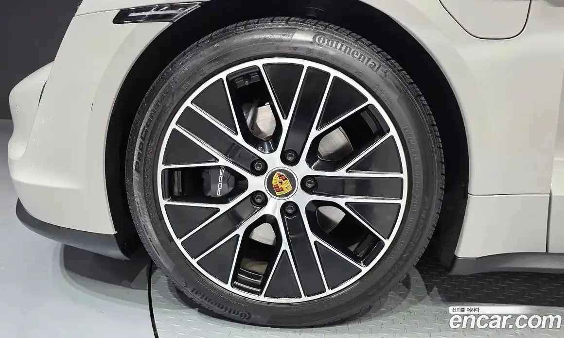 Porsche Taycan 2023 0.1 Автомат в Москве № 213091, фото 19