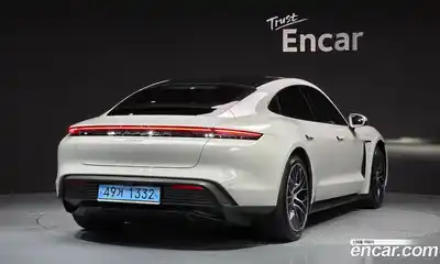 Porsche Taycan 2023 0.1 Автомат в Москве № 213091, миниатюра 3