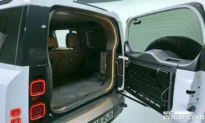 Land Rover Defender 2022 2.0 Автомат в Москве № 213355, миниатюра 2