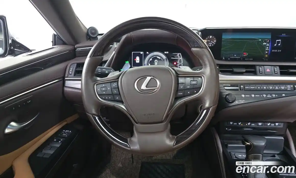 Lexus ES 2019 2.5 Автомат в Москве № 214668, фото 13