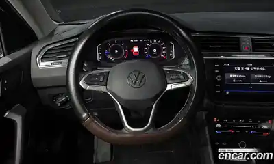 Volkswagen Tiguan 2021 2.0 Автомат в Москве № 214962, миниатюра 2