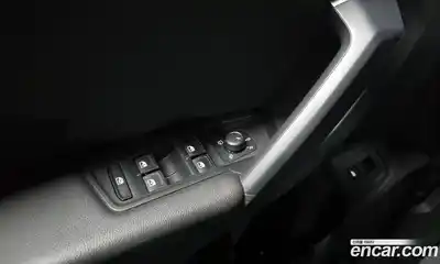 Volkswagen Tiguan 2021 2.0 Автомат в Москве № 214962, миниатюра 5