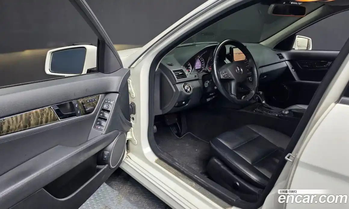 Mercedes-Benz C-Class 2010 2.5 Автомат в Москве № 215956, фото 18