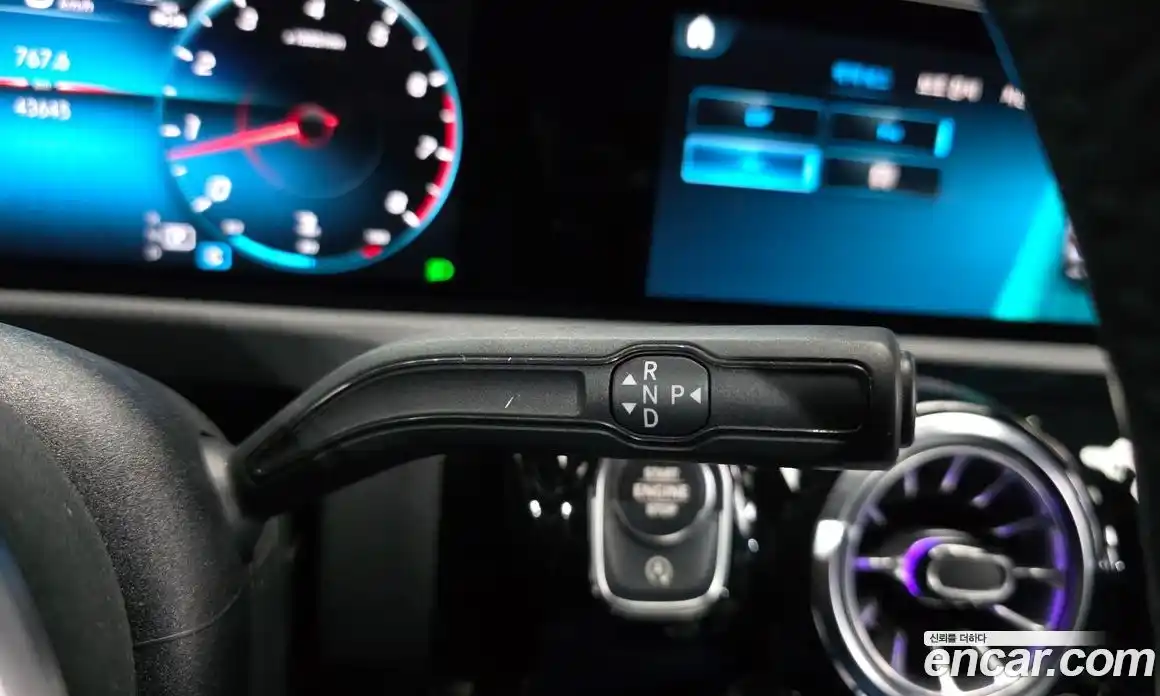 Mercedes-Benz A-Class 2023 2.0 Автомат в Москве № 224763, фото 16