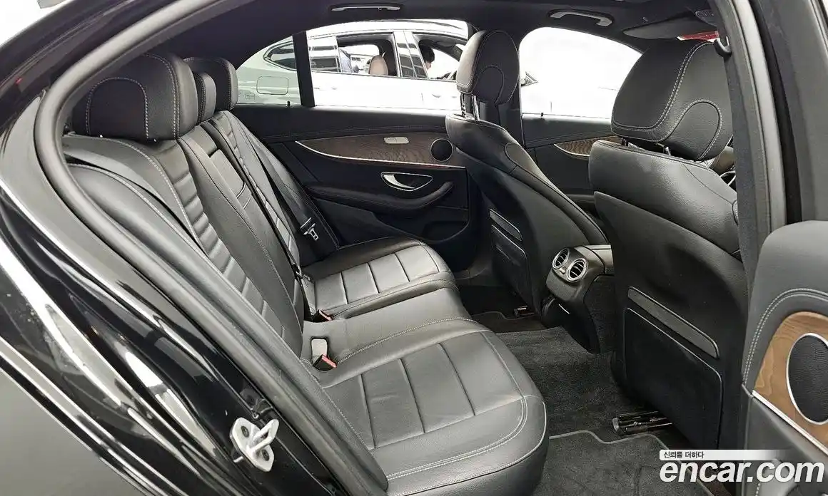 Mercedes-Benz E-Class 2022 2.0 Автомат в Москве № 229639, фото 3