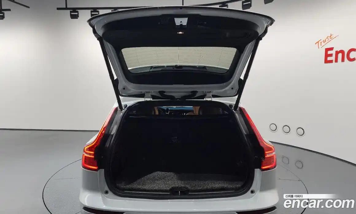 Volvo V60 2021 2.0 Автомат в Москве № 230615, фото 20