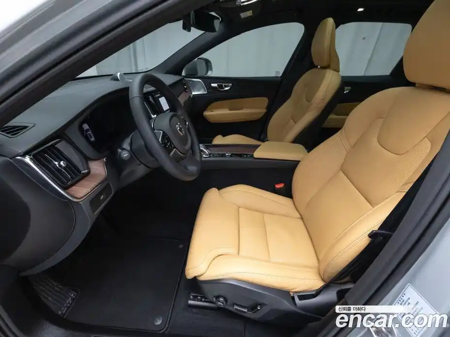 Volvo XC60 2024 2.0 Автомат в Москве № 230865, фото 12