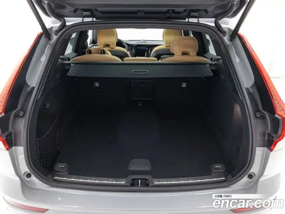 Volvo XC60 2024 2.0 Автомат в Москве № 230865, фото 17